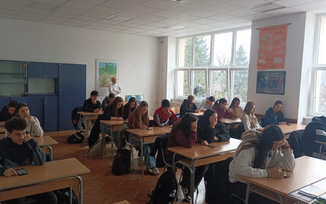 Udruga CroMSIC – Međunarodna udruga studenata medicine Hrvatska održala edukativno predavanje učenicima prvih i drugih razreda Gimnazije Gospić