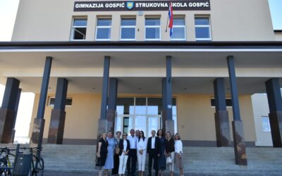 Župan i zamjenica župana posjetili Gimnaziju Gospić i Strukovnu školu Gospić